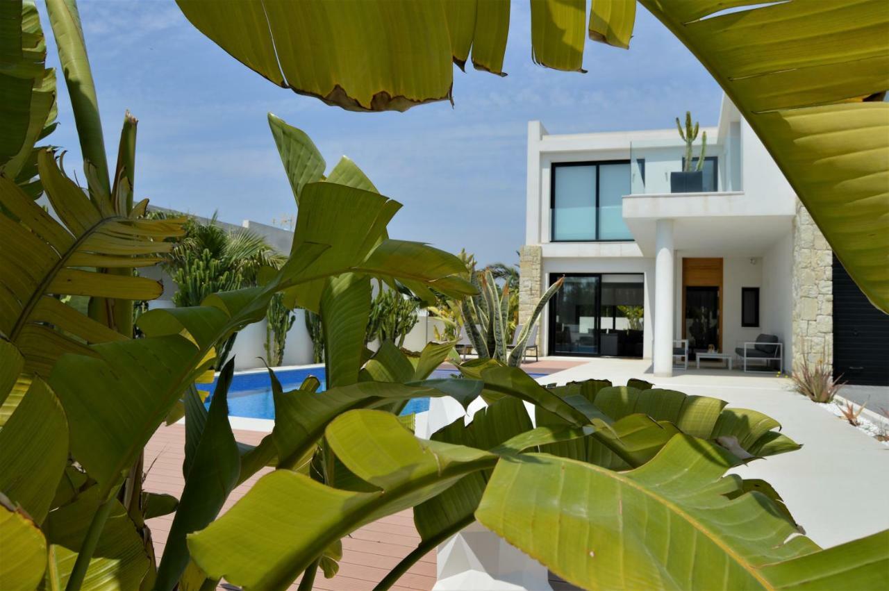 Villa With Private Pool Llobregales 外观 照片
